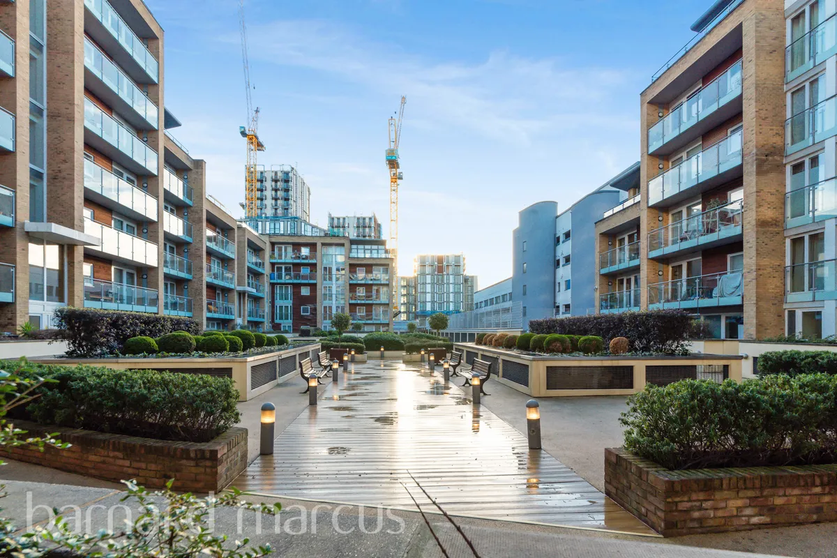Flat Battersea Park Road in Greater London