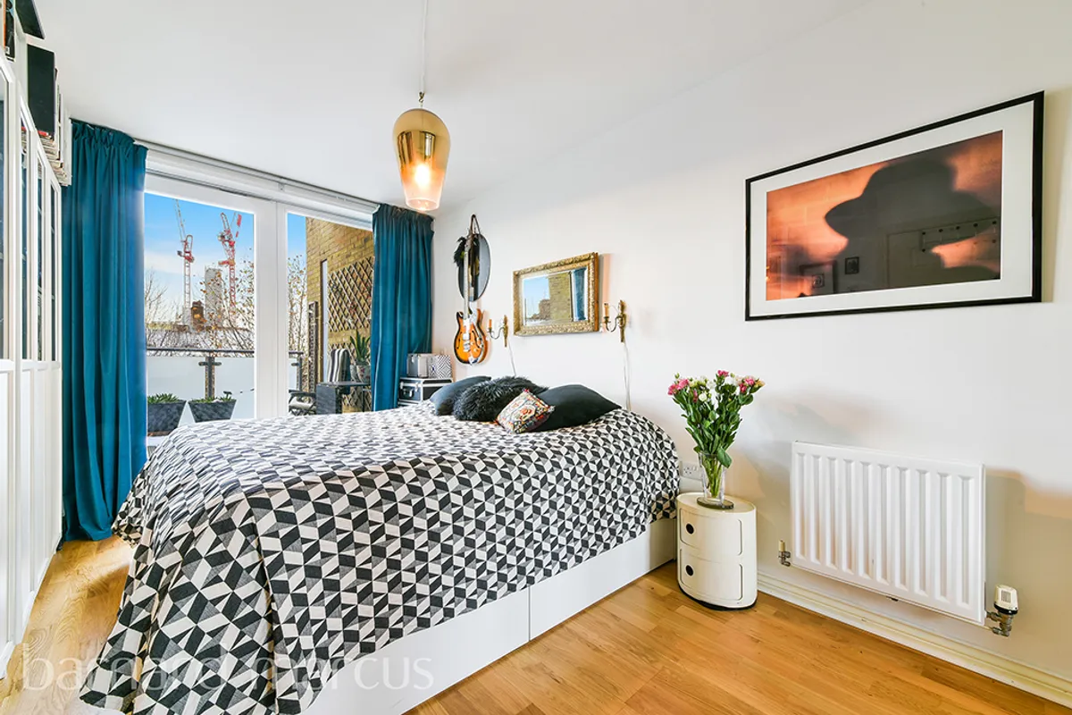 Flat Battersea Park Road in Greater London