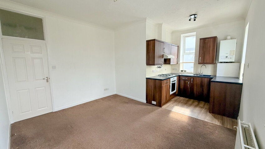 Flat Thurlow Road in Torquay