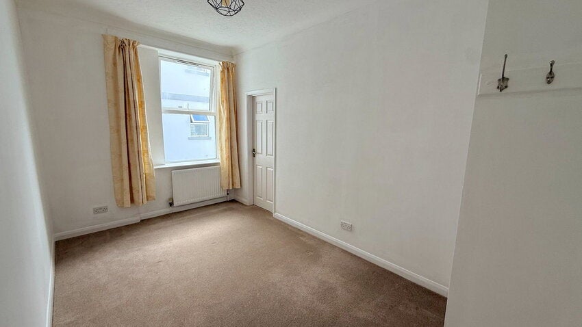 Flat Thurlow Road in Torquay
