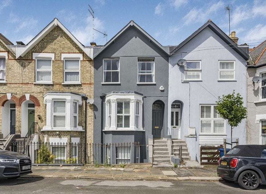 House Holly Park Road in Greater London