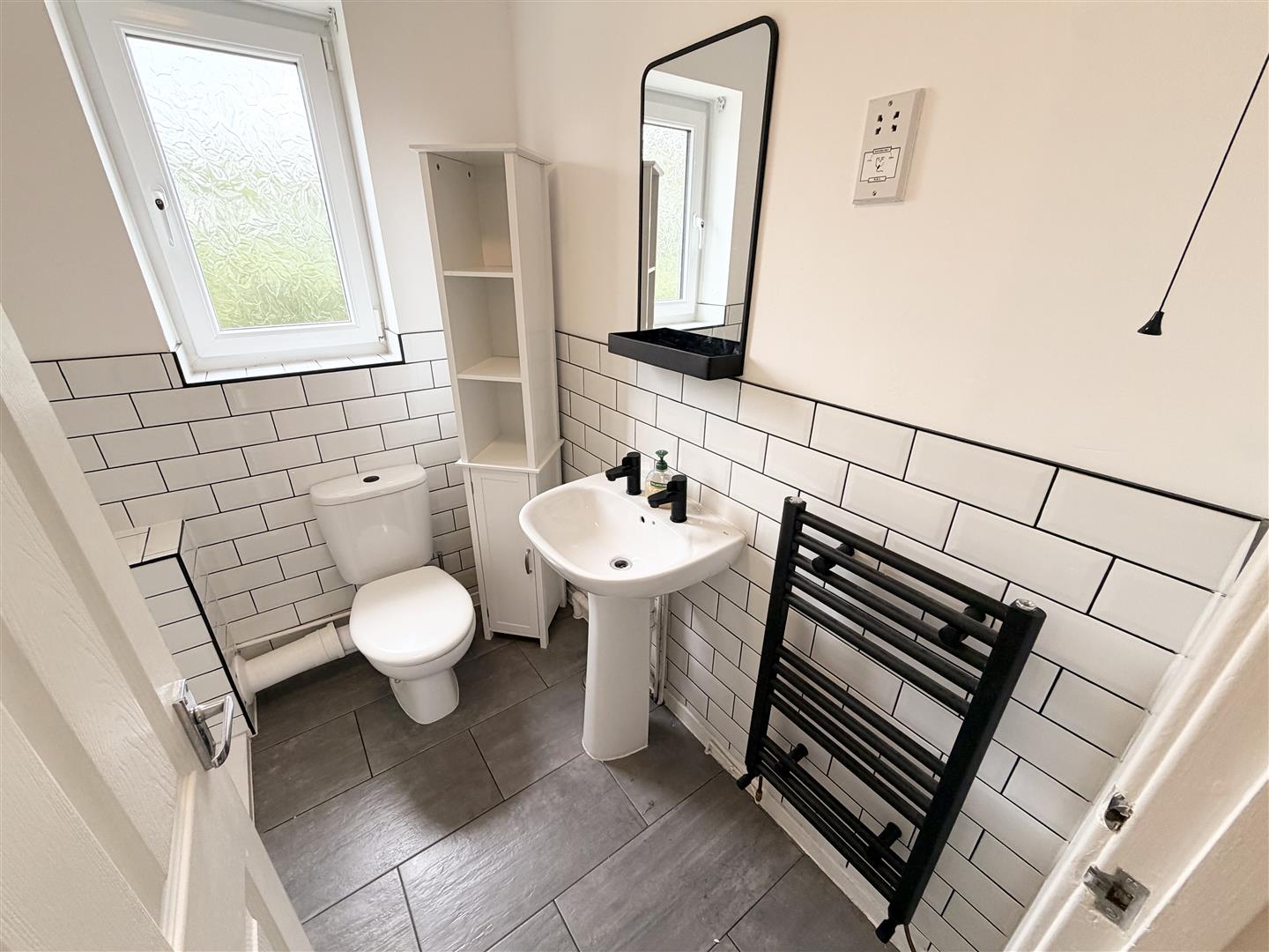Flat Llys Garth in Llantwit Fardre