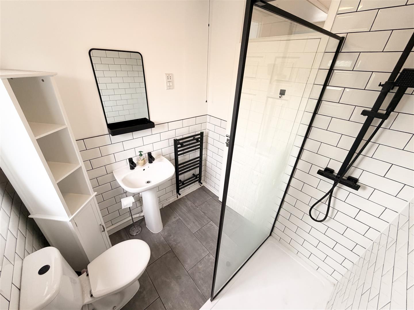 Flat Llys Garth in Llantwit Fardre