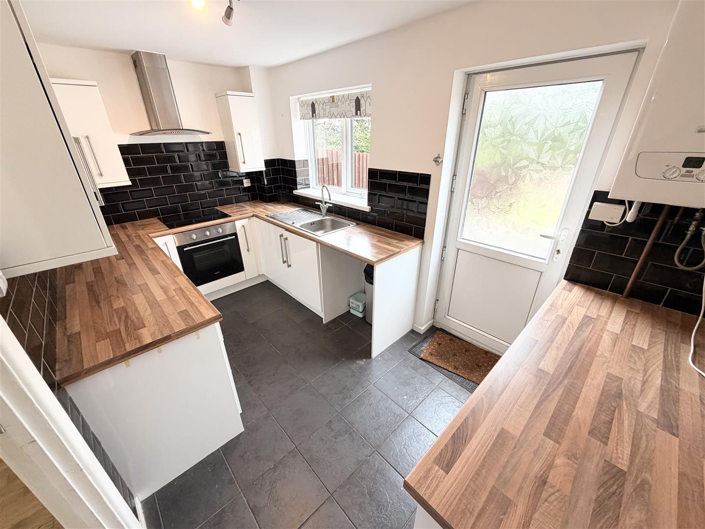 Flat Llys Garth in Llantwit Fardre