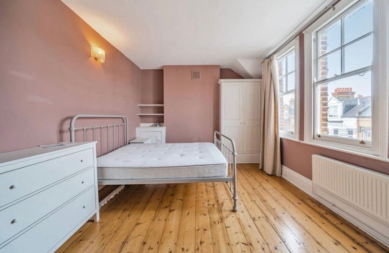 Flat Endymion Road in Greater London