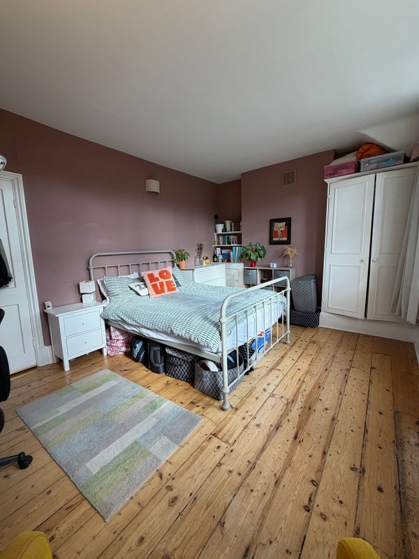Flat Endymion Road in Greater London