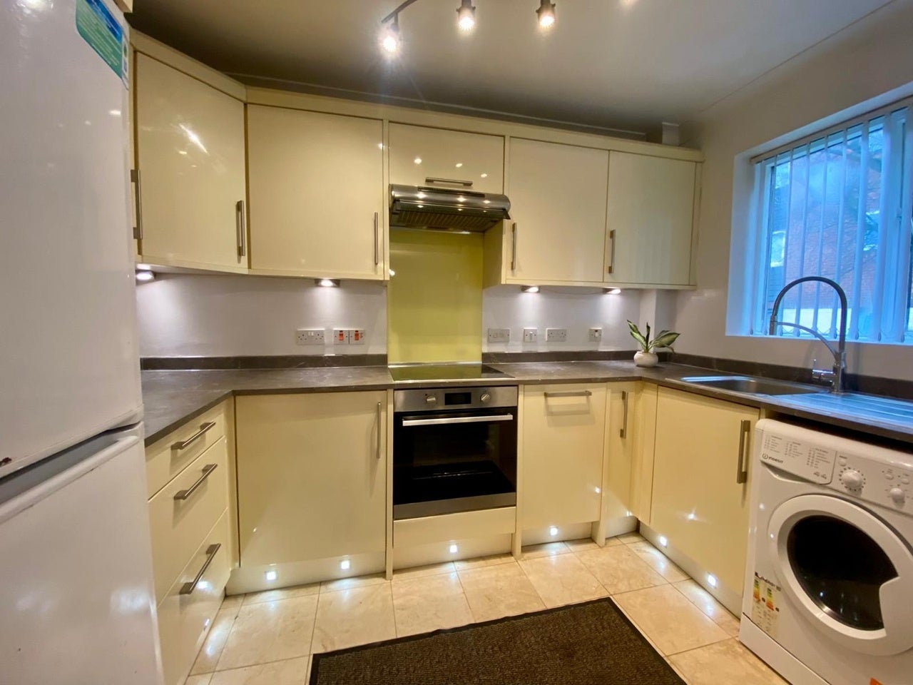 Flat Birchend Close in Greater London
