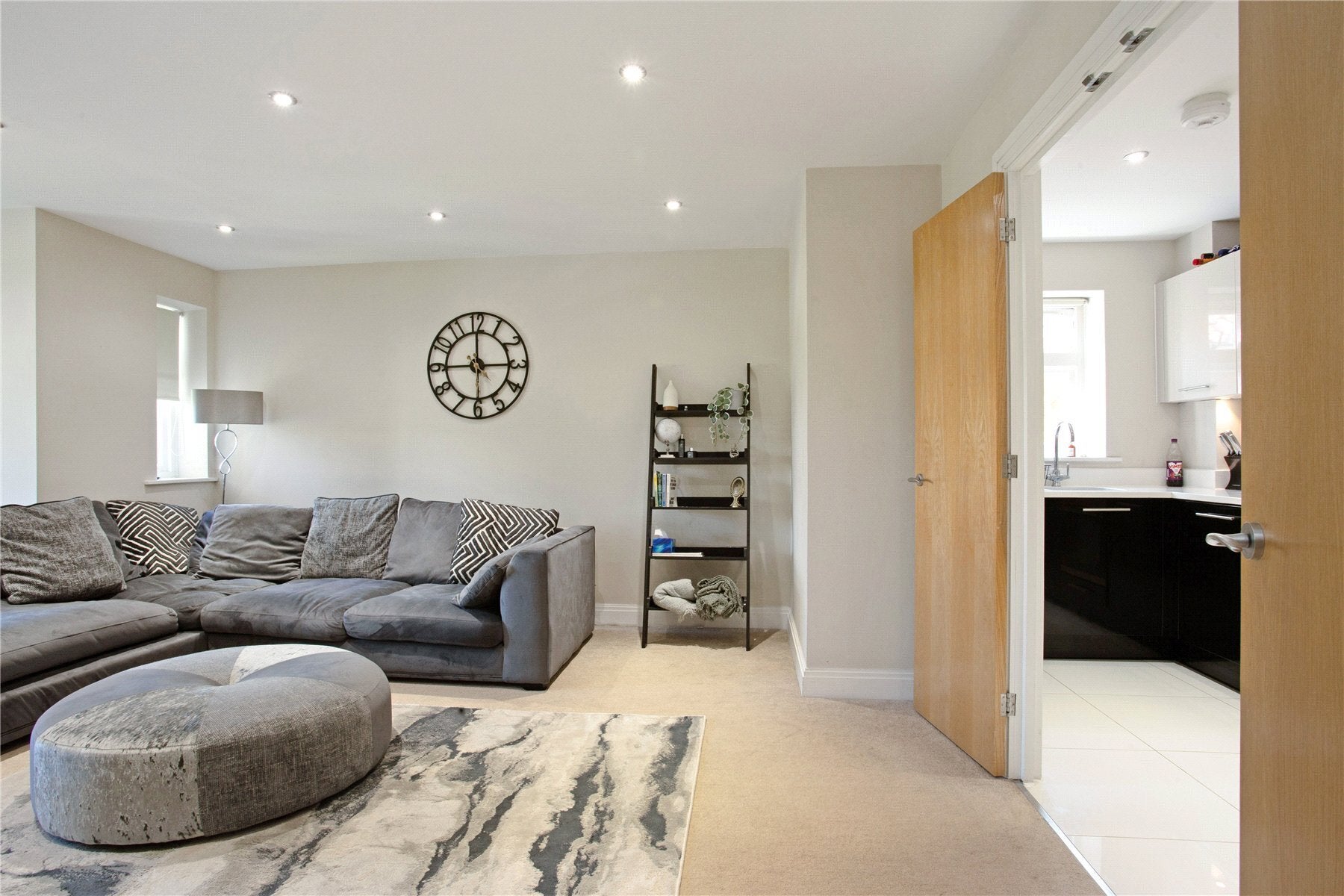 Flat Pound Farm Close in Elmbridge