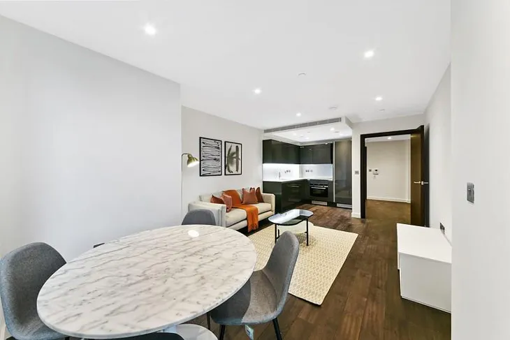 Flat Bridle Mews in Greater London