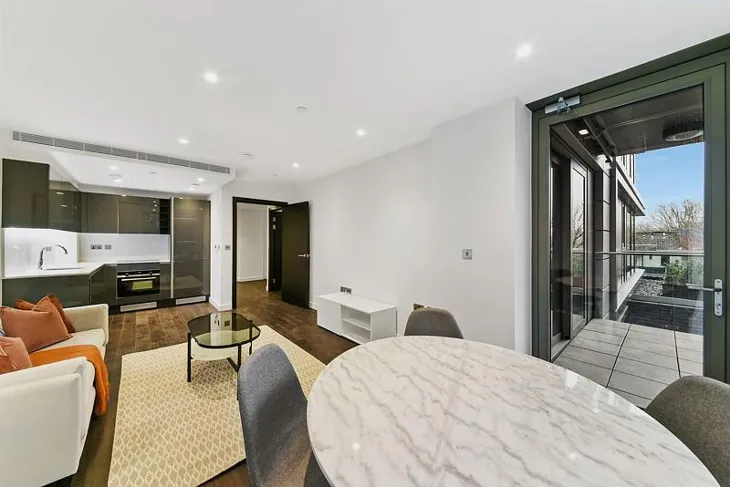 Flat Bridle Mews in Greater London