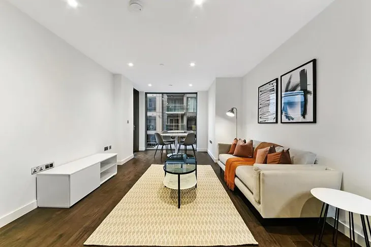 Flat Bridle Mews in Greater London