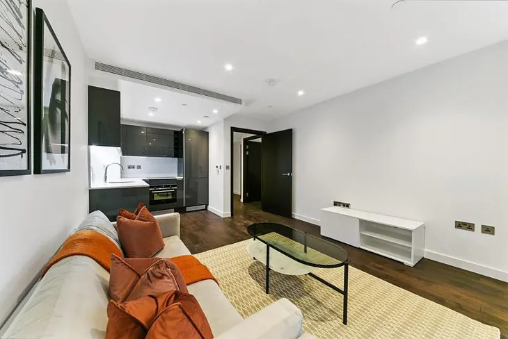 Flat Bridle Mews in Greater London