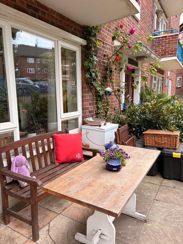 Room Beaconsfield Close in Greater London
