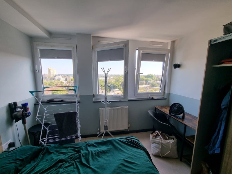 Room Courland Grove in Greater London