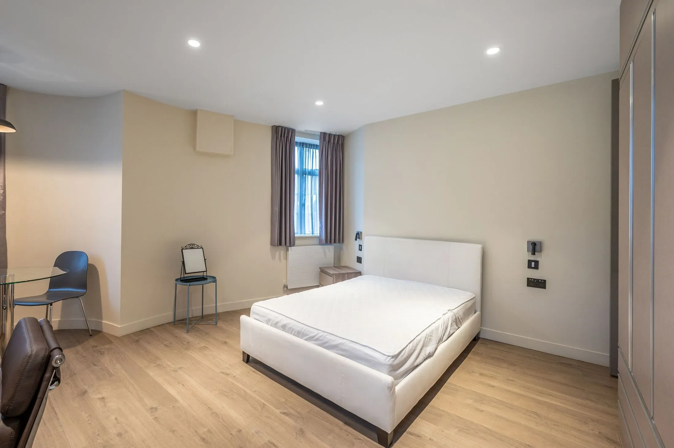 Flat Lodge Road in Greater London