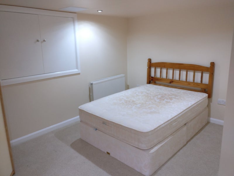 Flat Clifton Grove in Leeds