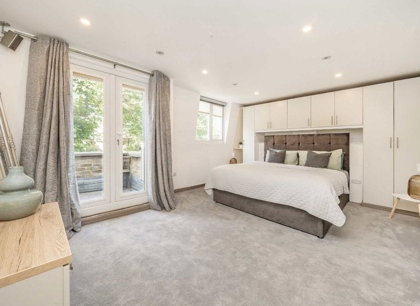 House Cobham Mews in Greater London