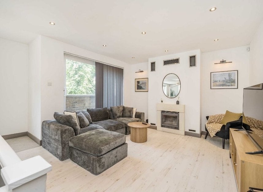 House Cobham Mews in Greater London