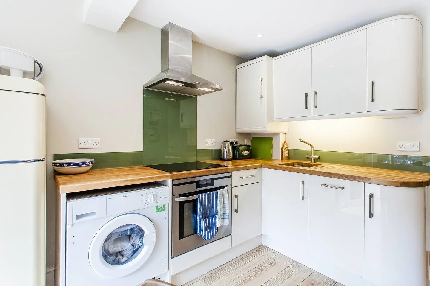 Flat Ravensworth Road in Greater London