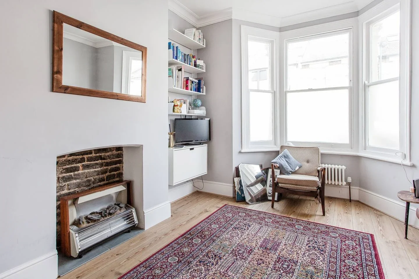 Flat Ravensworth Road in Greater London