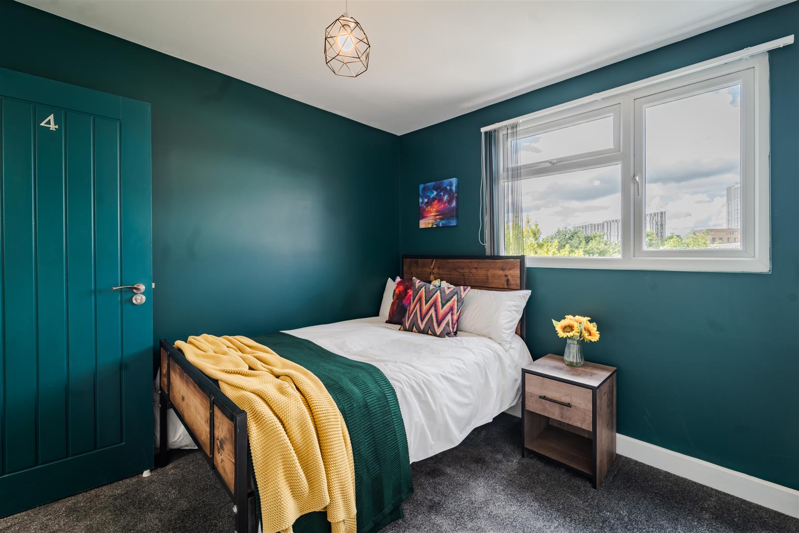 Room Charterhouse Road in Coventry