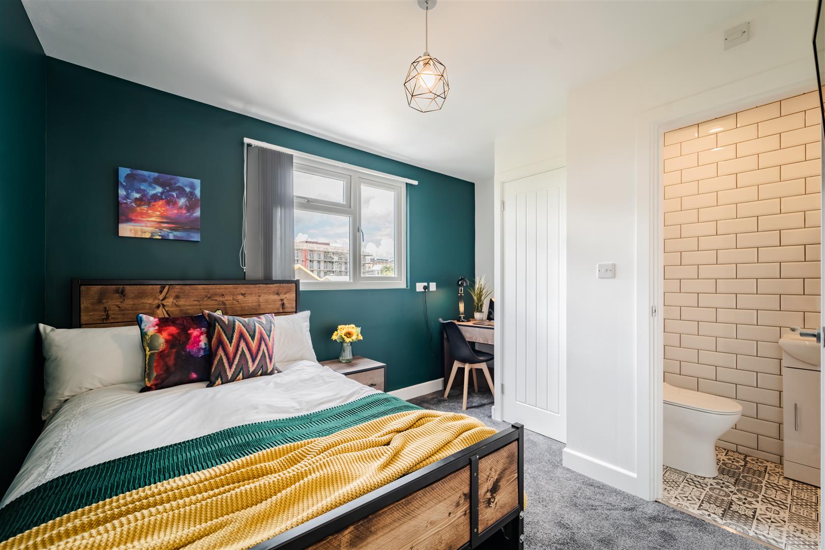 Room Charterhouse Road in Coventry