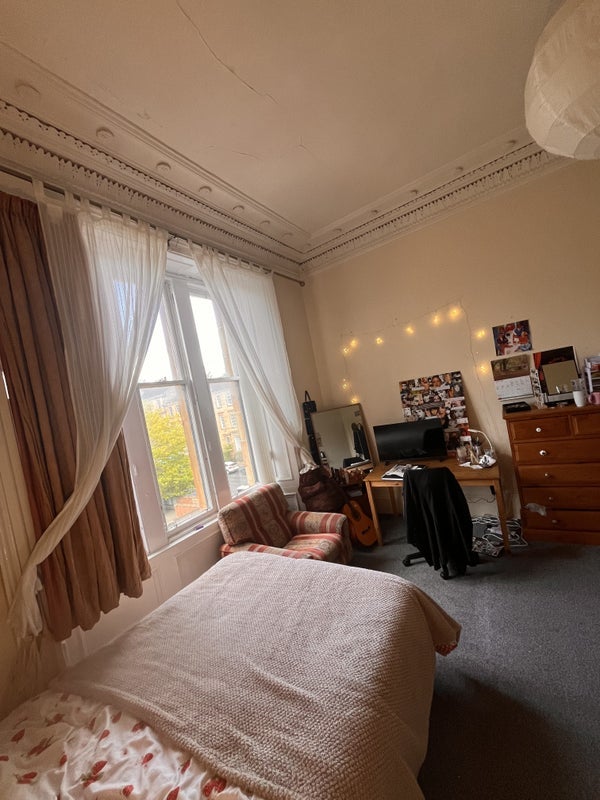 Room Gibson Street in Glasgow