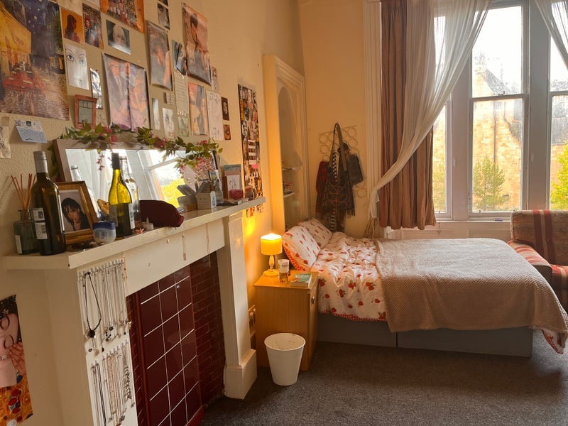 Room Gibson Street in Glasgow