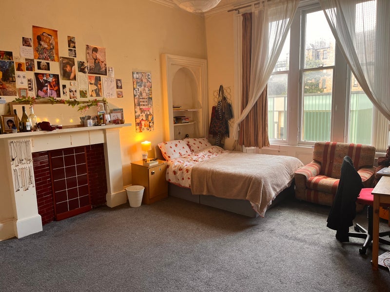 Room Gibson Street in Glasgow