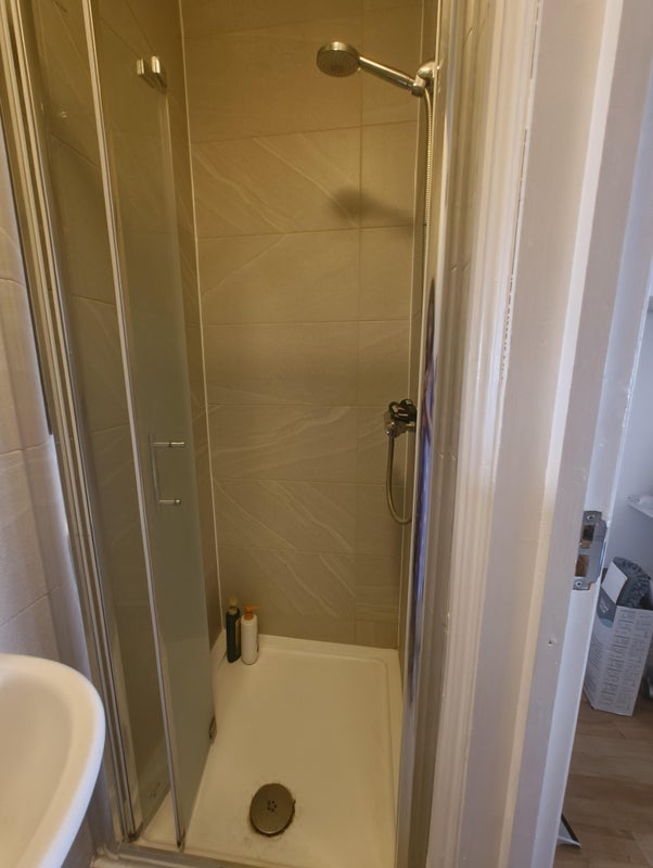 Room Clarendon Gardens in Greater London