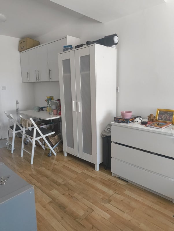 Room Clarendon Gardens in Greater London