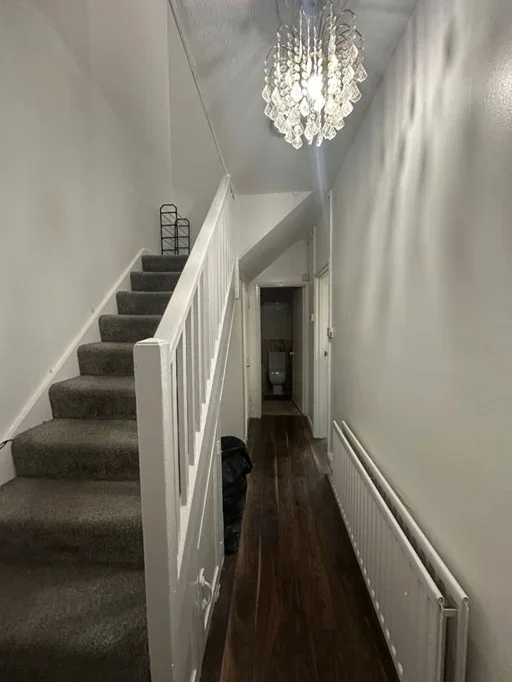 Room Rowdowns Road in Greater London