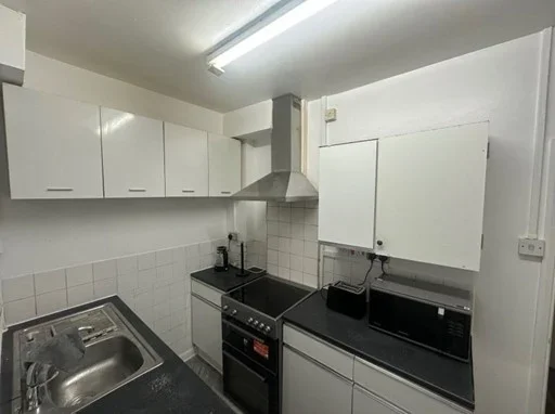 Room Rowdowns Road in Greater London