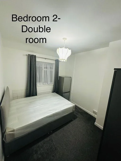 Room Rowdowns Road in Greater London