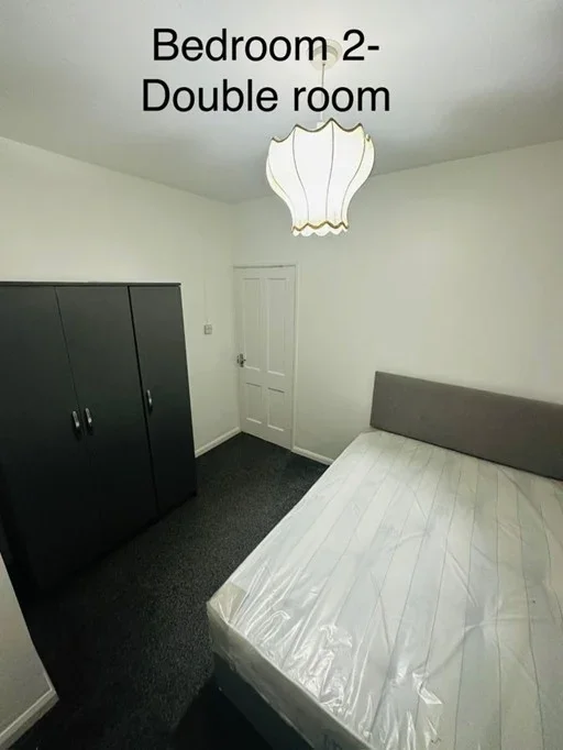 Room Rowdowns Road in Greater London