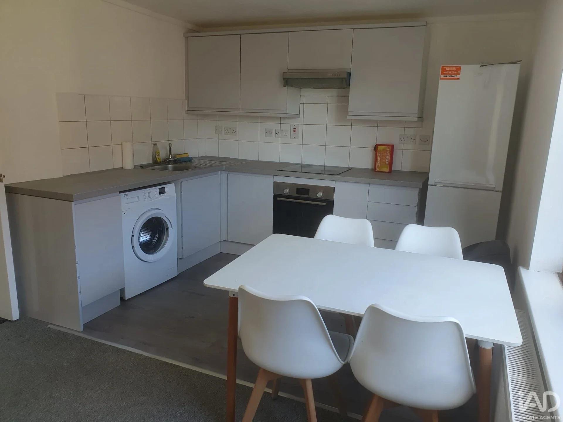 Flat Spring Close in Greater London