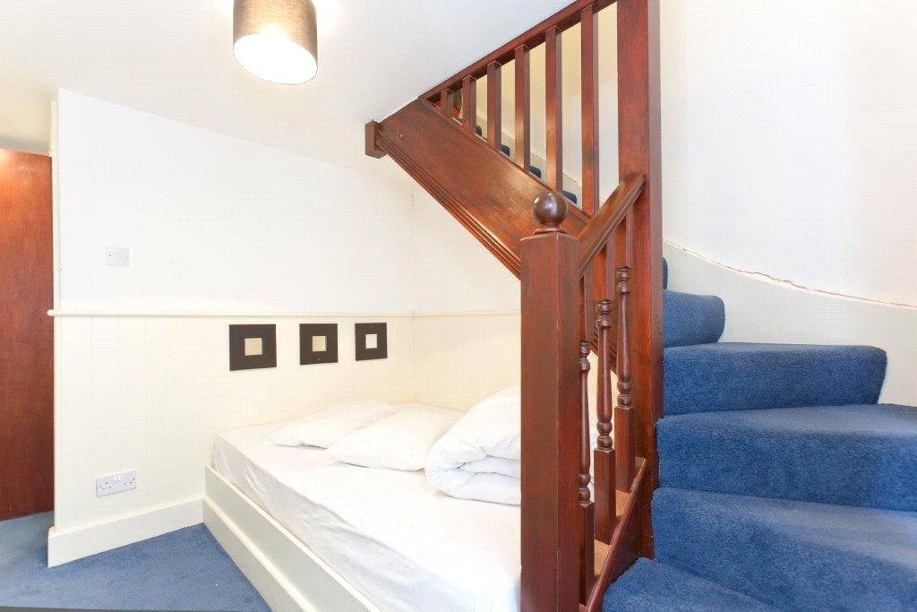 Flat Eton Avenue in Greater London
