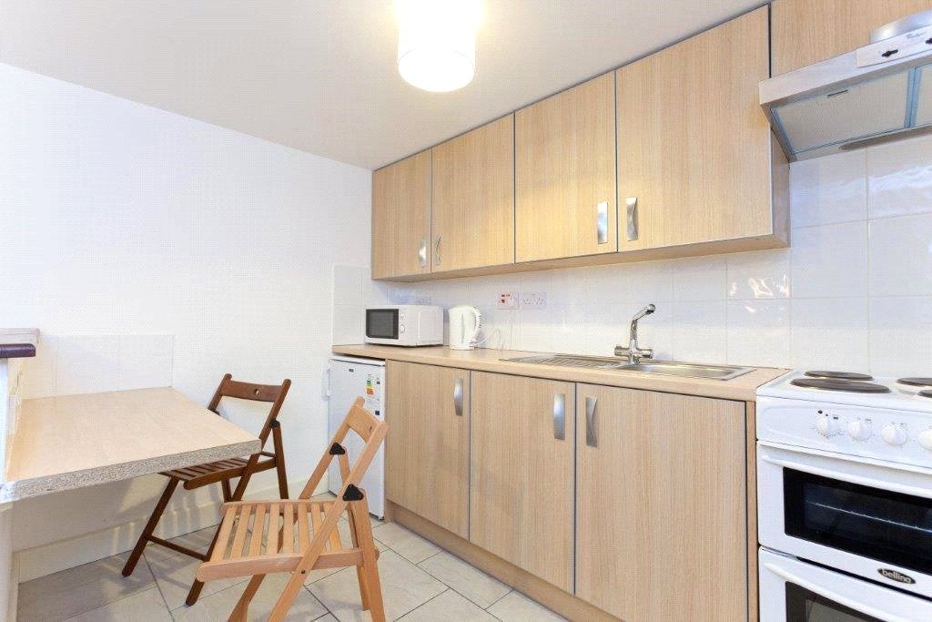 Flat Eton Avenue in Greater London
