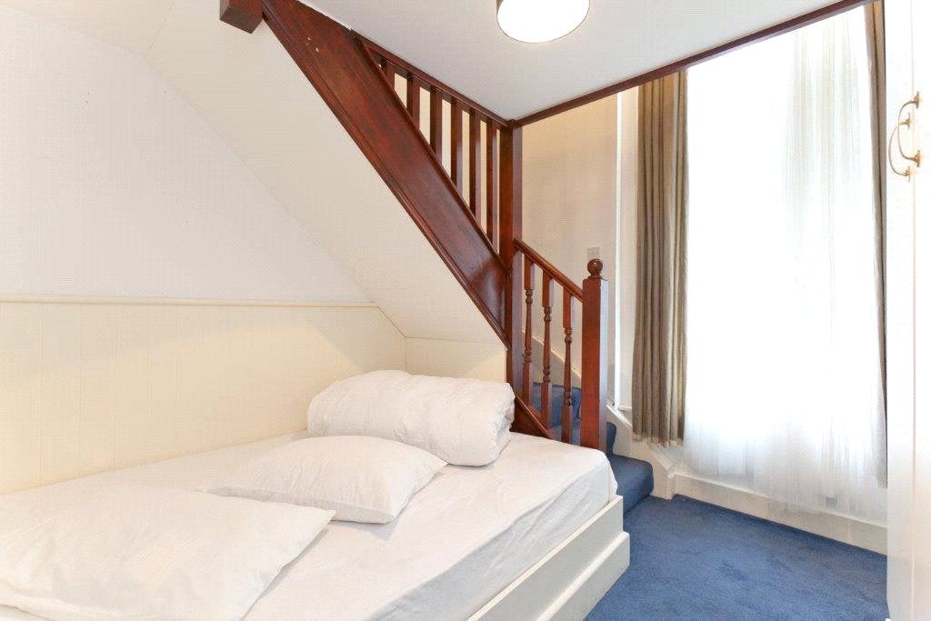 Flat Eton Avenue in Greater London