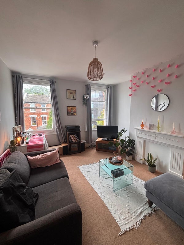 Room Blythwood Road in Greater London