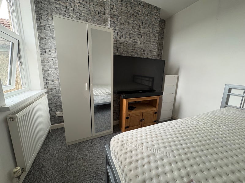 Room Kingston Road in Ipswich