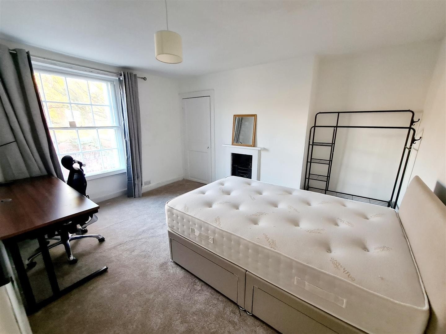 Room Hotwell Road in Bristol
