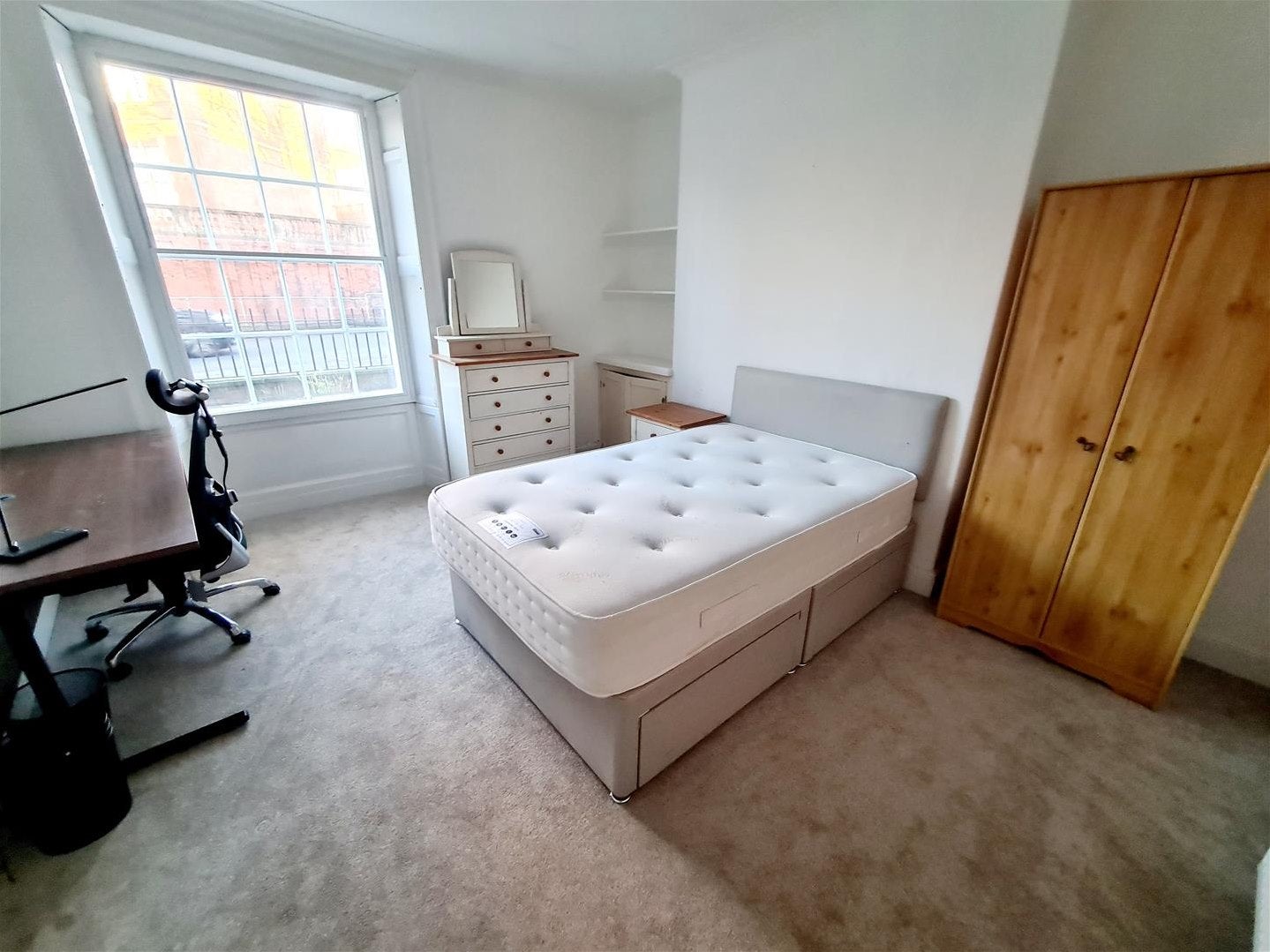 Room Hotwell Road in Bristol