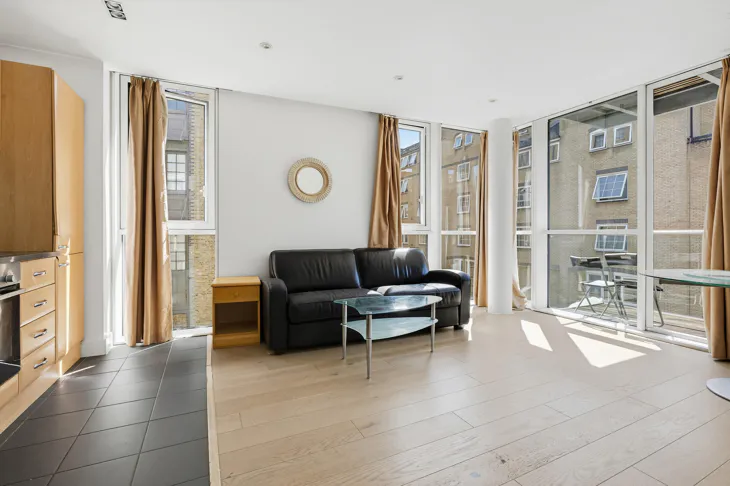 Flat Bridle Mews in Greater London