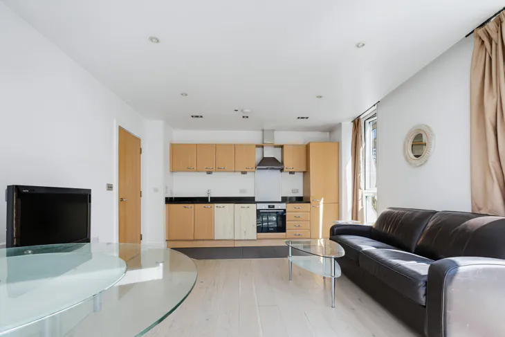 Flat Bridle Mews in Greater London