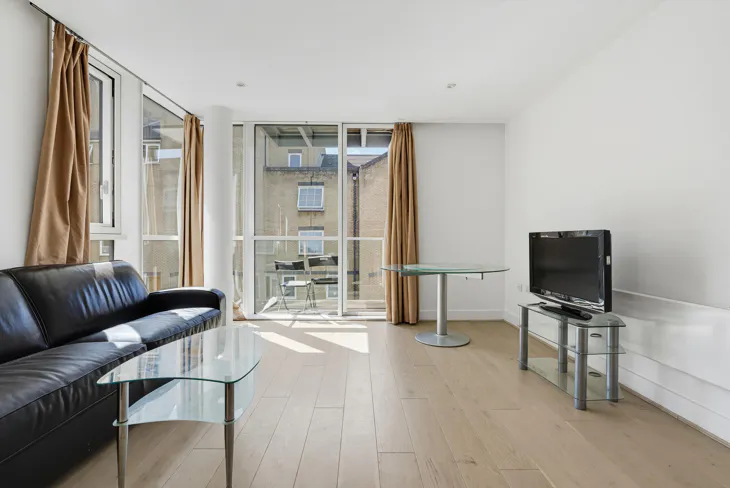 Flat Bridle Mews in Greater London