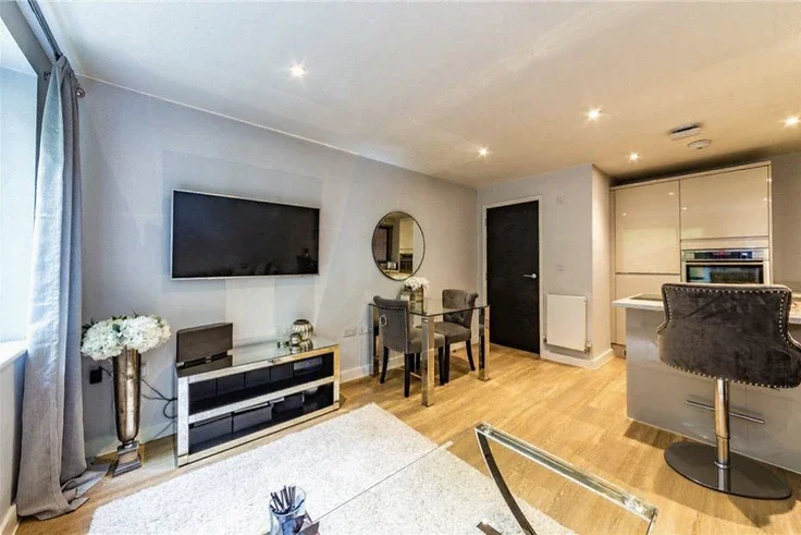 Flat Brookfield Road in Wooburn Green