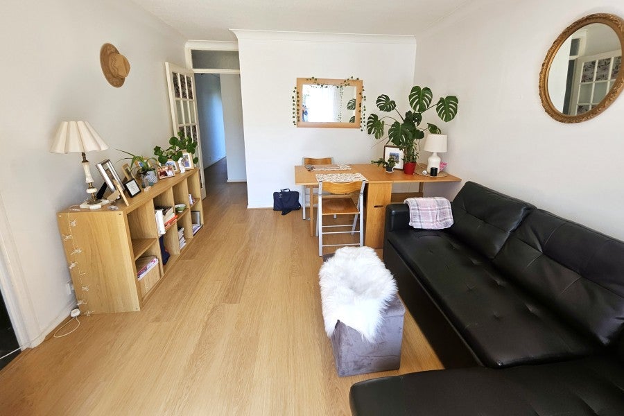 House Carlcott Close in Elmbridge