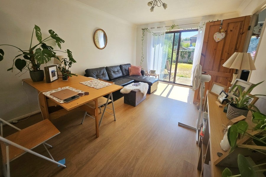 House Carlcott Close in Elmbridge