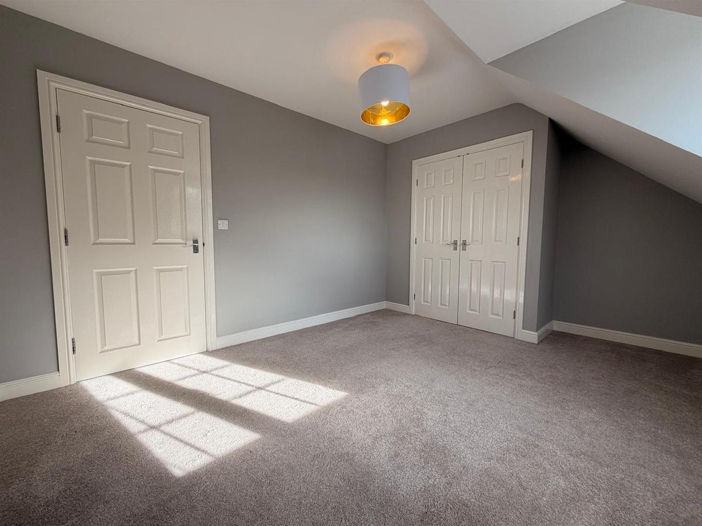 Flat Hanover Court in Redditch